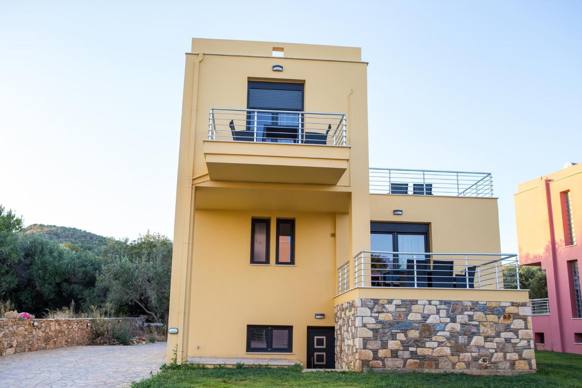 Blue Waves Luxury Suites By The Sea Plomari Exteriör bild
