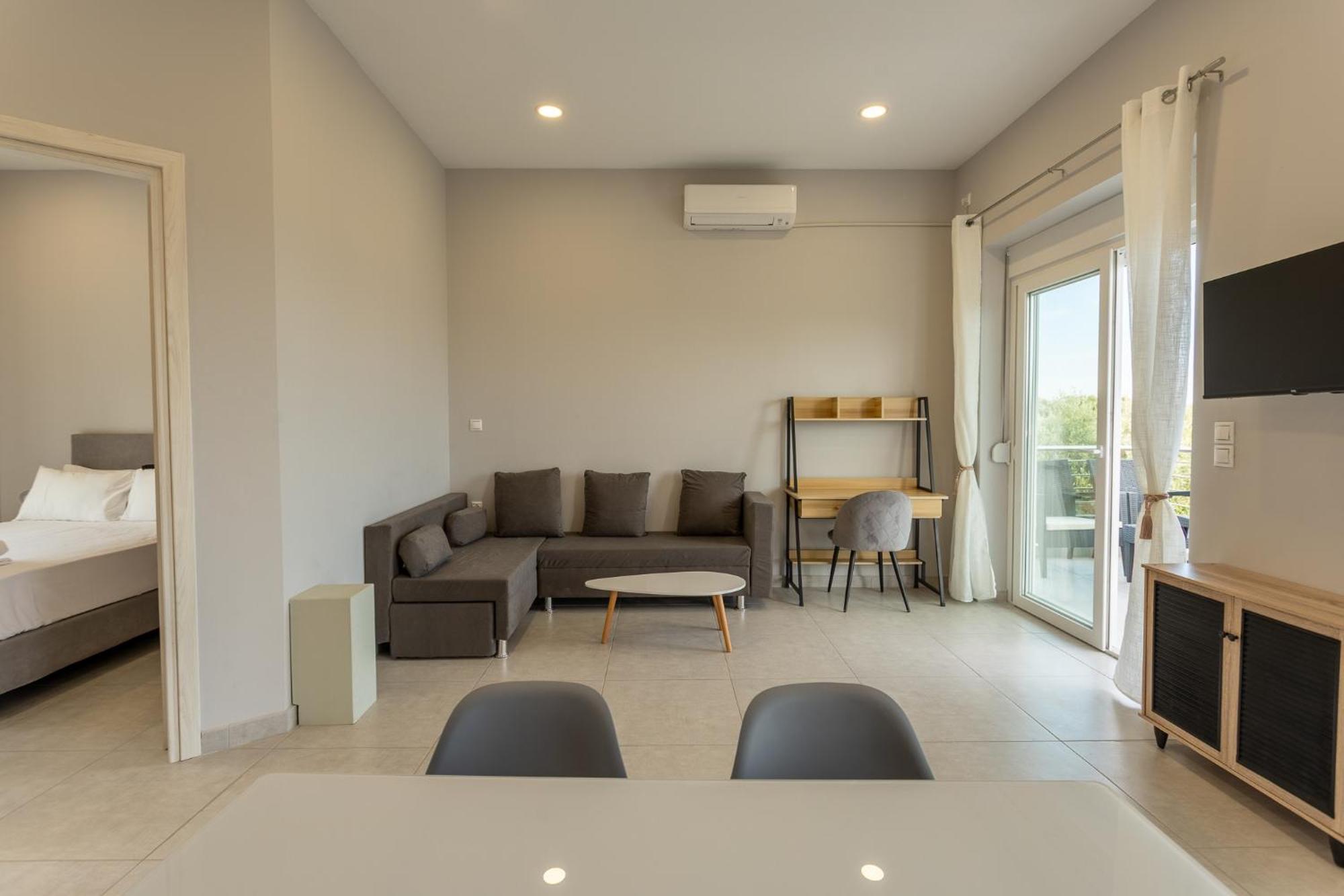 Blue Waves Luxury Suites By The Sea Plomari Exteriör bild