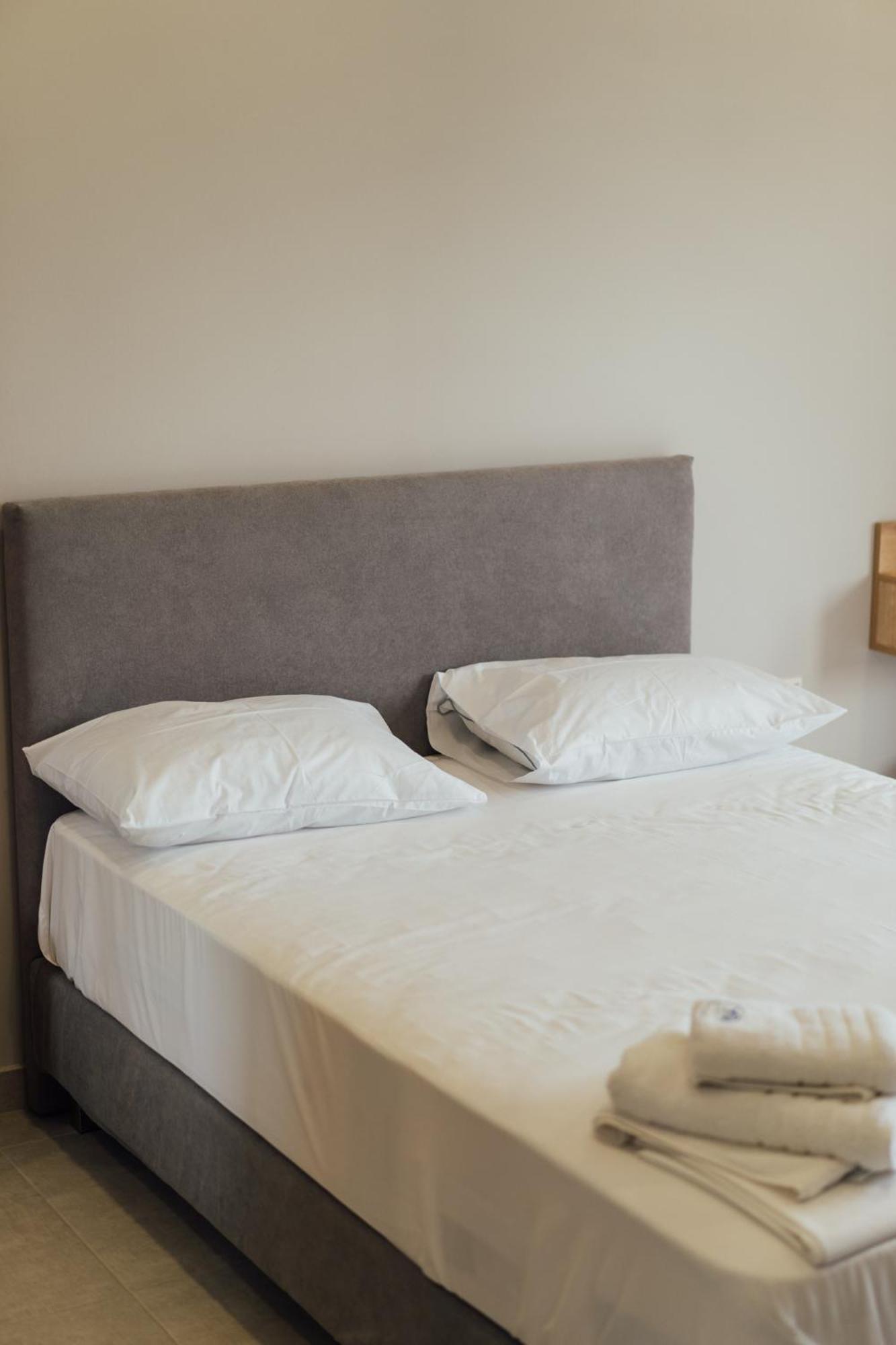 Blue Waves Luxury Suites By The Sea Plomari Exteriör bild