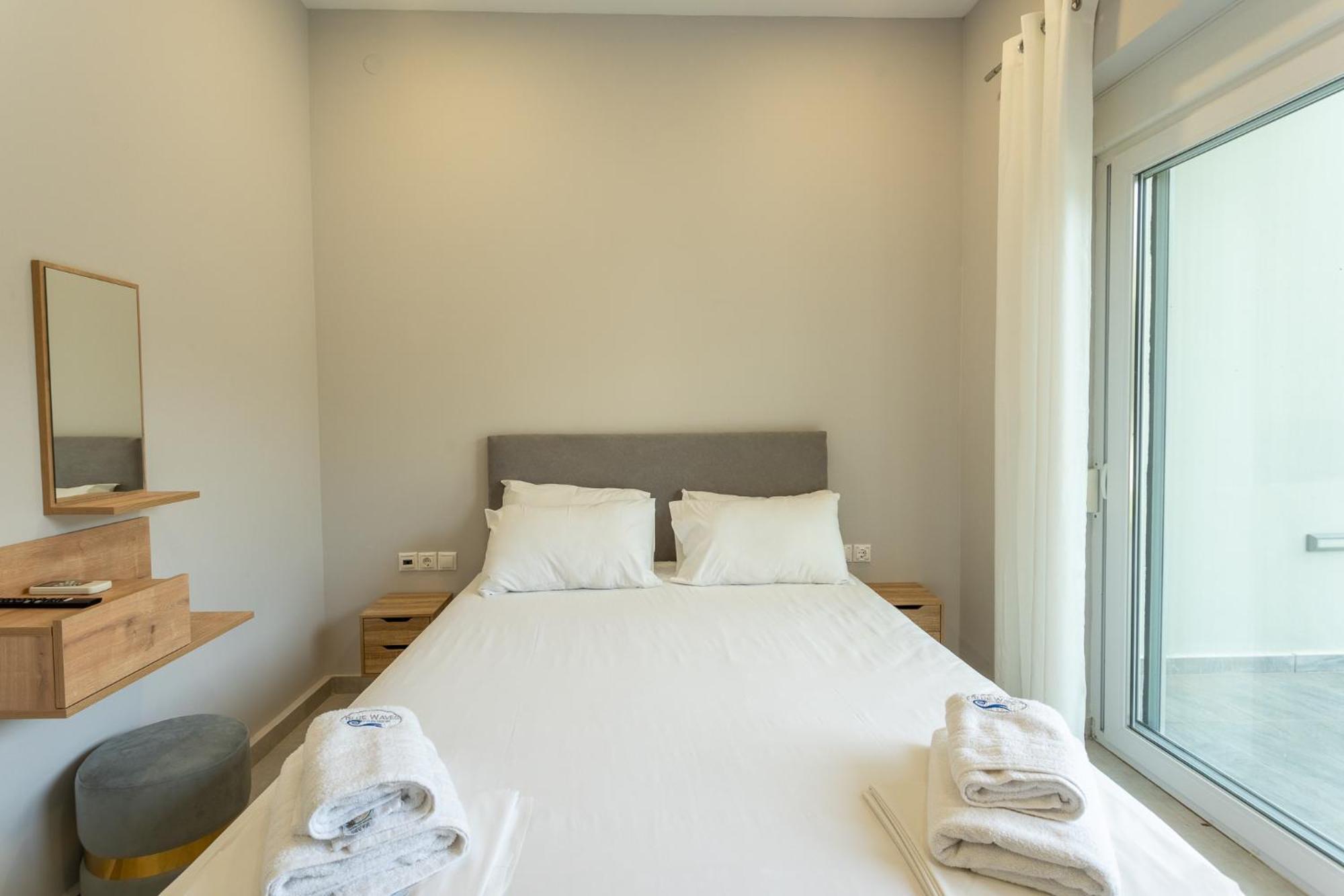 Blue Waves Luxury Suites By The Sea Plomari Exteriör bild