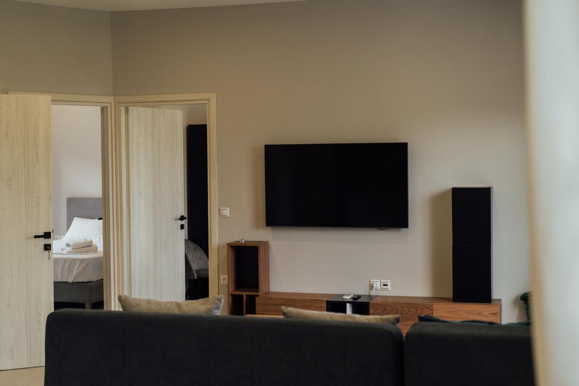 Blue Waves Luxury Suites By The Sea Plomari Exteriör bild