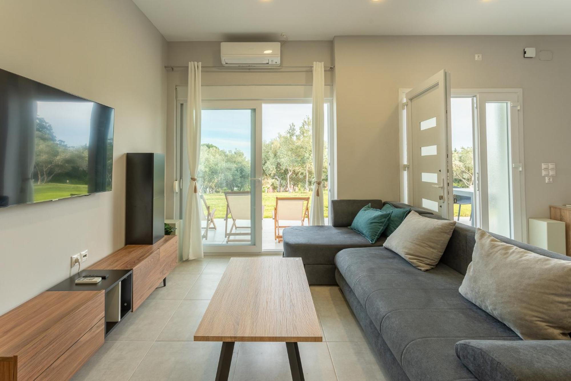 Blue Waves Luxury Suites By The Sea Plomari Exteriör bild