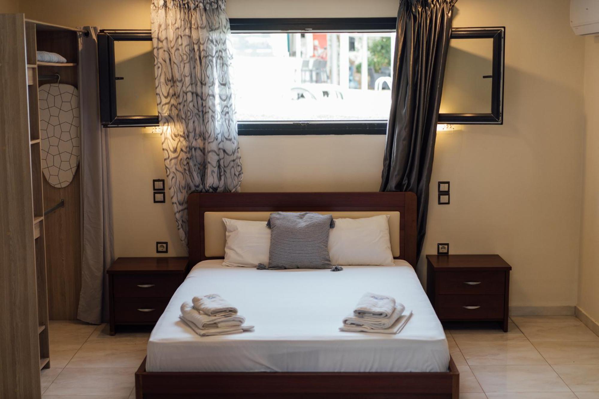 Blue Waves Luxury Suites By The Sea Plomari Exteriör bild
