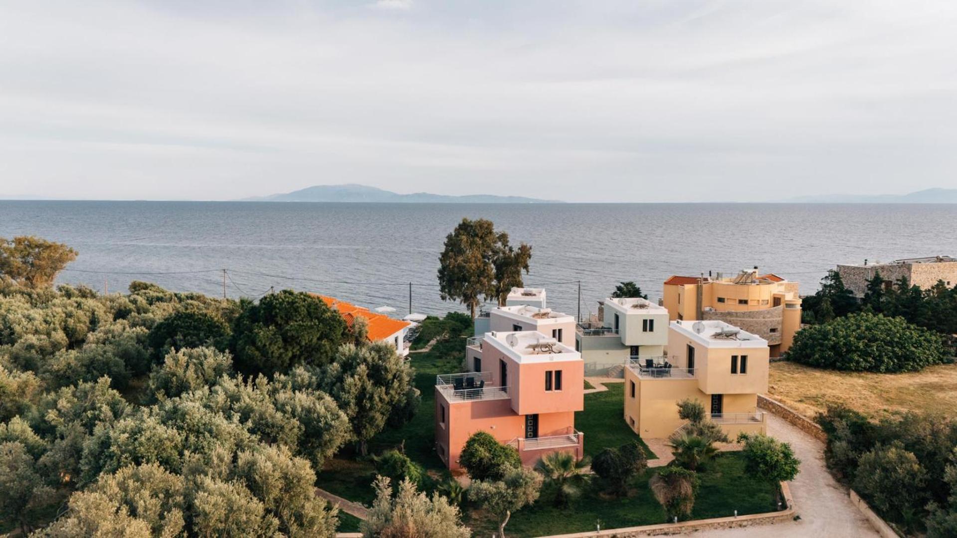 Blue Waves Luxury Suites By The Sea Plomari Exteriör bild