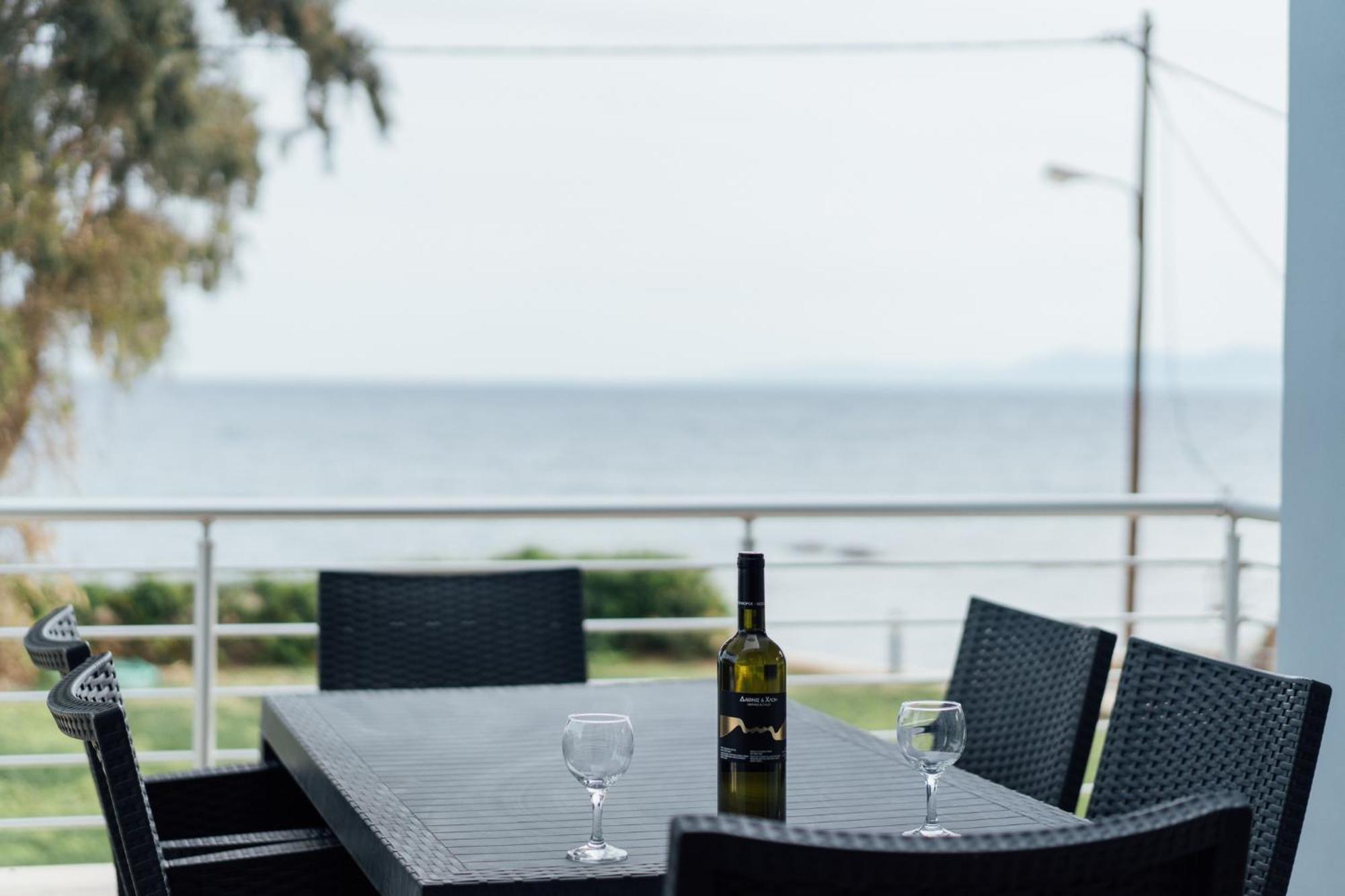 Blue Waves Luxury Suites By The Sea Plomari Exteriör bild