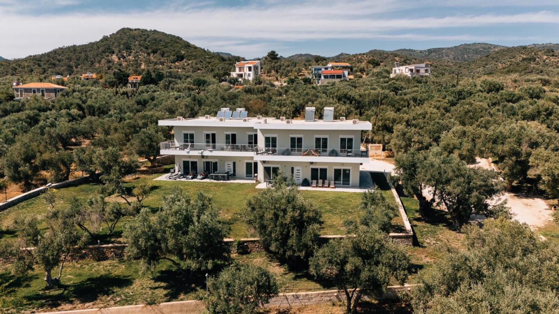 Blue Waves Luxury Suites By The Sea Plomari Exteriör bild
