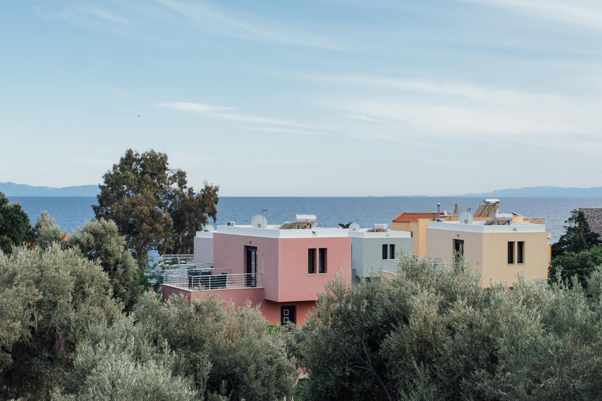 Blue Waves Luxury Suites By The Sea Plomari Exteriör bild